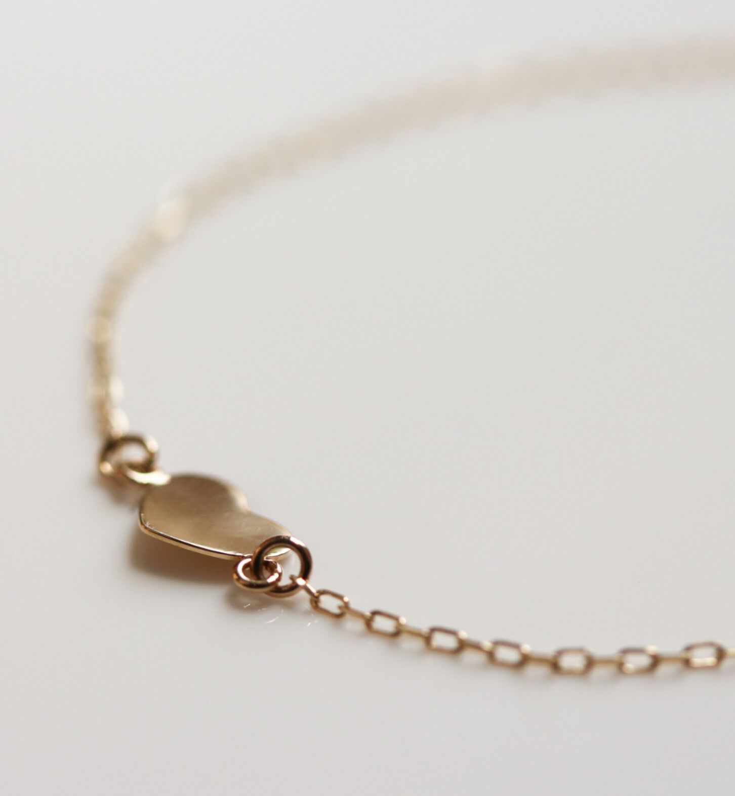  「ゴールド ハート ブレスレット | K10YG 〈Web限定〉」|ブレスレット・バングル|