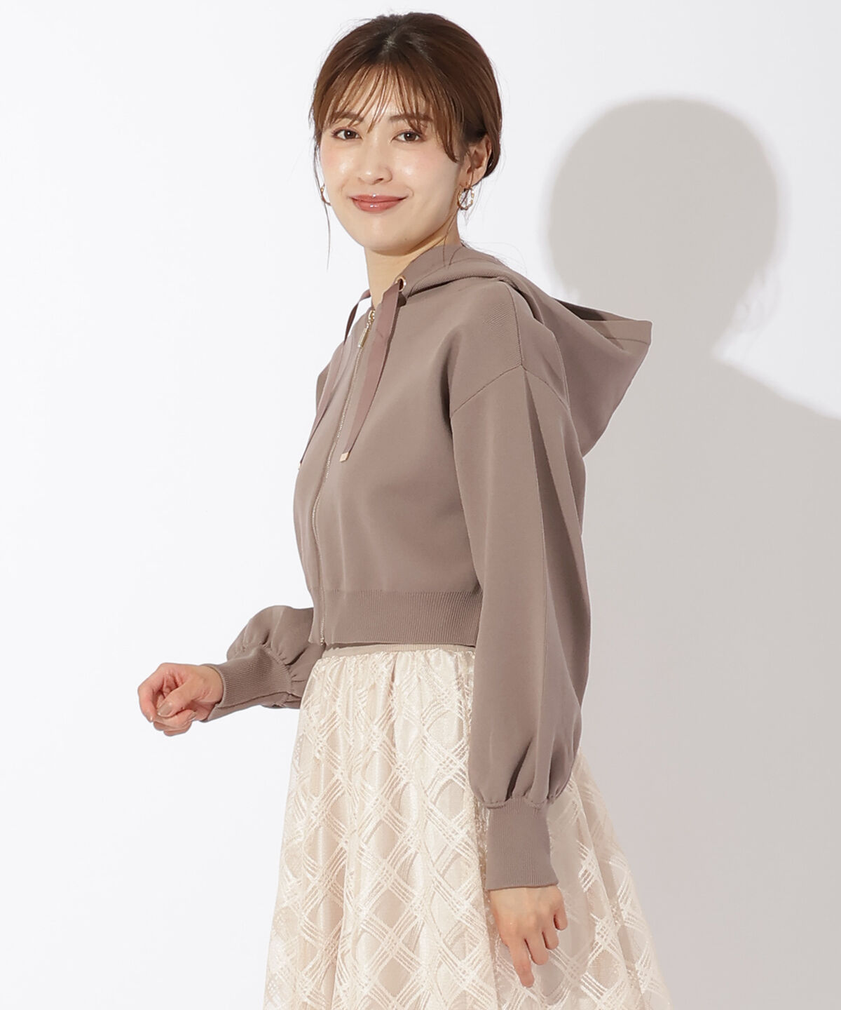 アンドクチュール「ニットクロップド丈ジップパーカー」|パーカー|