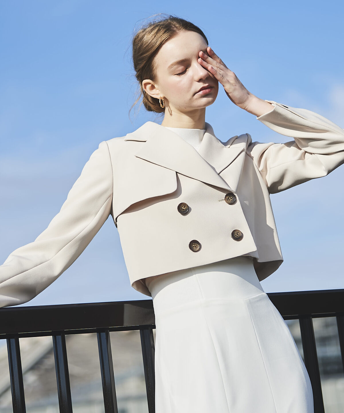 アンドクチュール「ダブルクロスショートトレンチ」|トレンチコート|