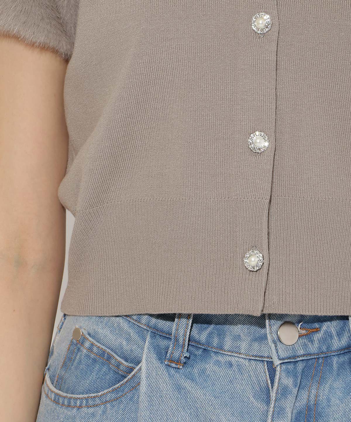 アンドクチュール「ファー付きビジューボタンプルオーバー」|ニット・セーター|