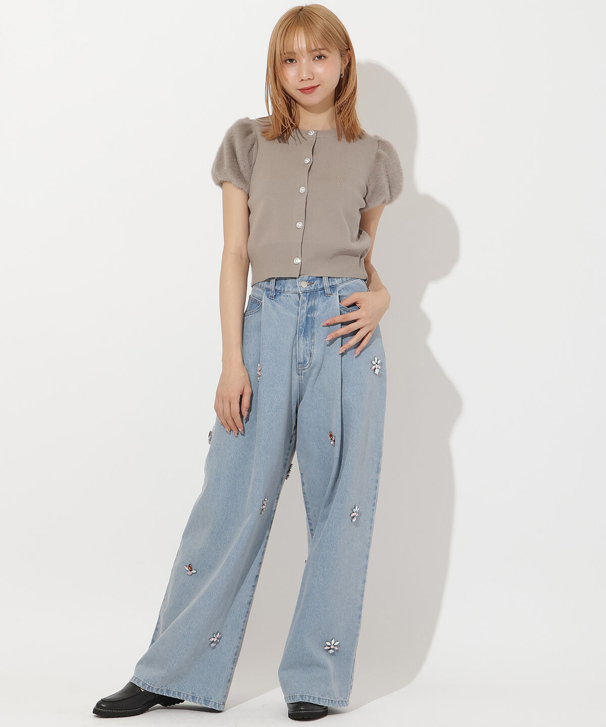 アンドクチュール「ファー付きビジューボタンプルオーバー」|ニット・セーター|