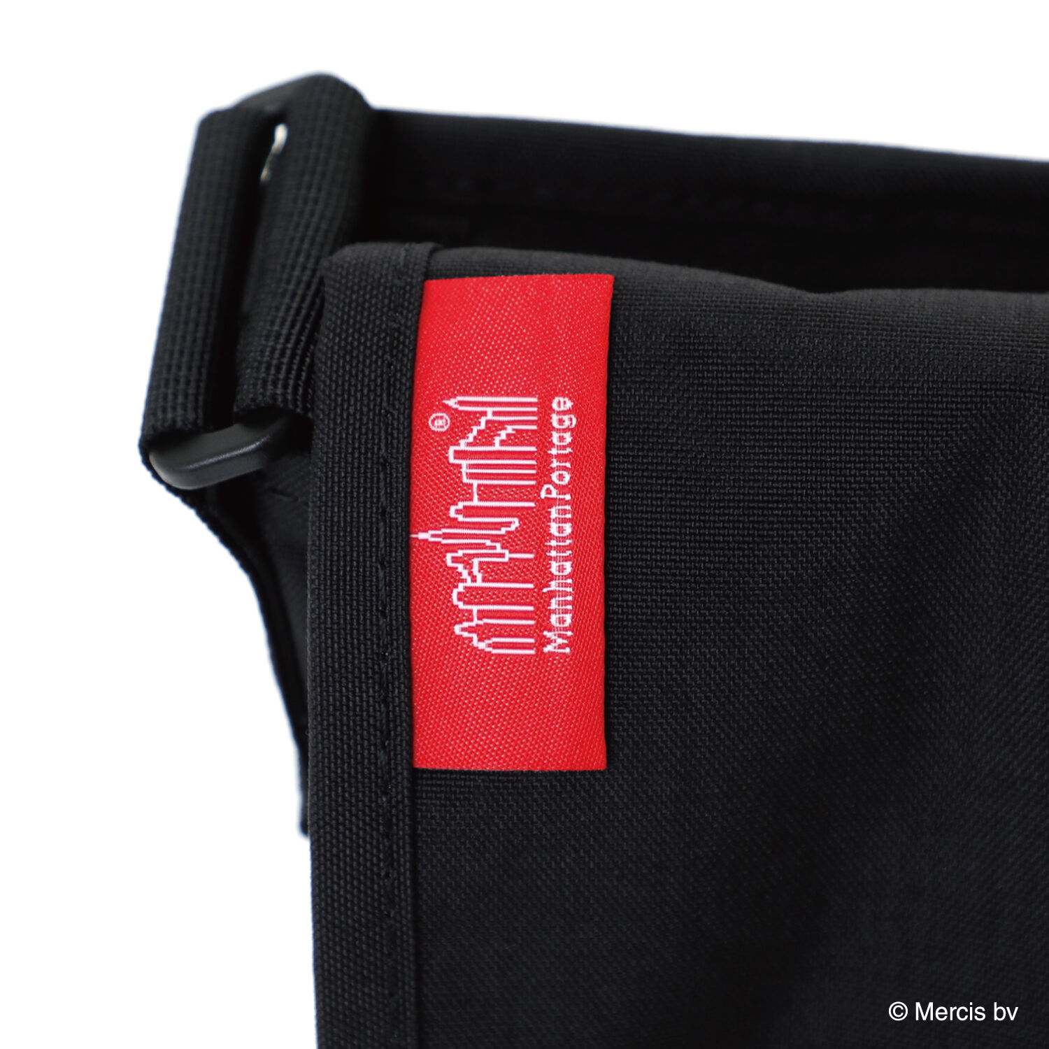 Manhattan Portage「NYLON MESSENGER BAG(SM) BACK POCKET W/ DIVIDER MAGNET 500D CORDURA MIFFY 70TH」|ショルダー・メッセンジャー|