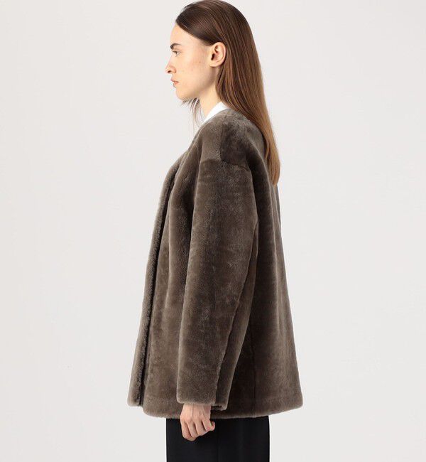 TOMORROWLAND GOODS「DES PRES ムートン Vネックコート」|ノーカラーコート|