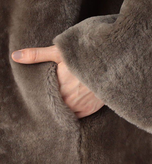 TOMORROWLAND GOODS「DES PRES ムートン Vネックコート」|ノーカラーコート|