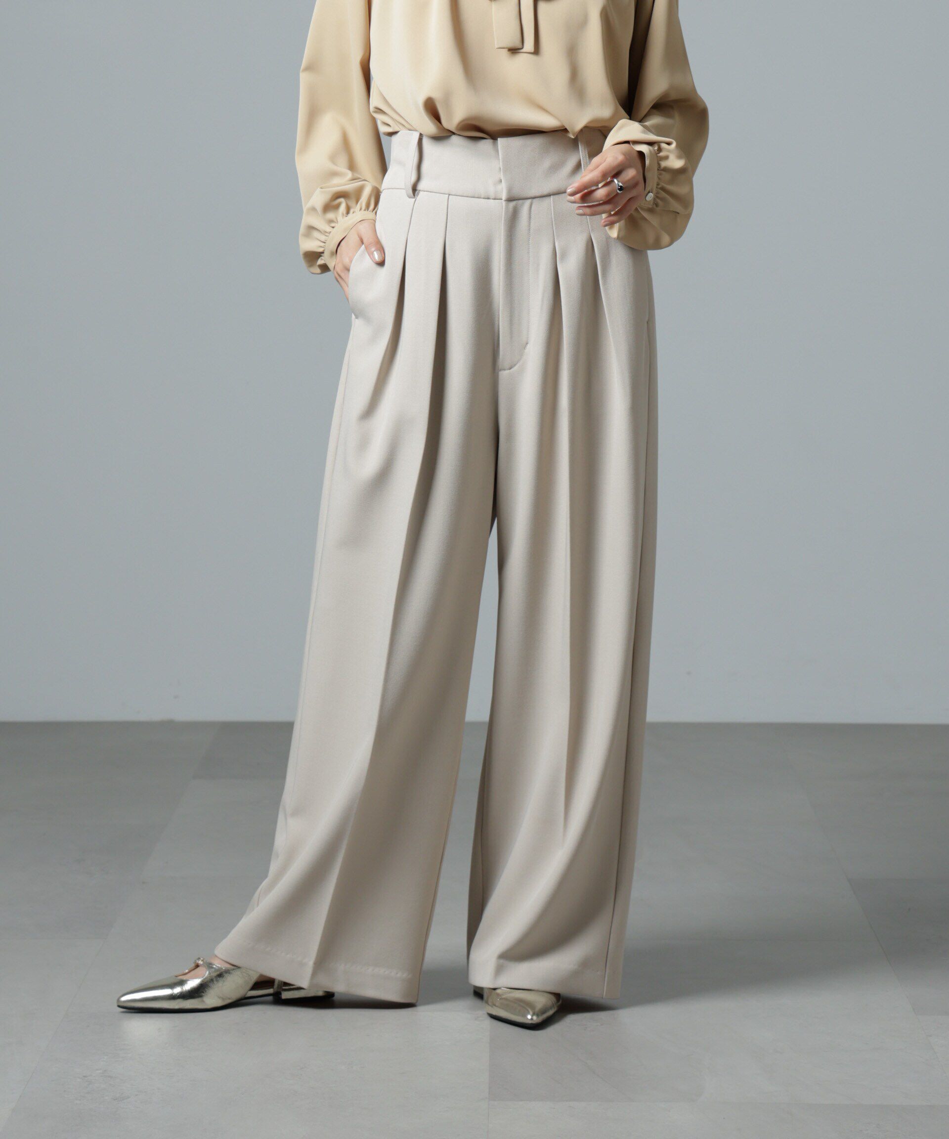 nano･universe「ハイウエスト2タックワイドパンツ」|チノ|ベージュ
