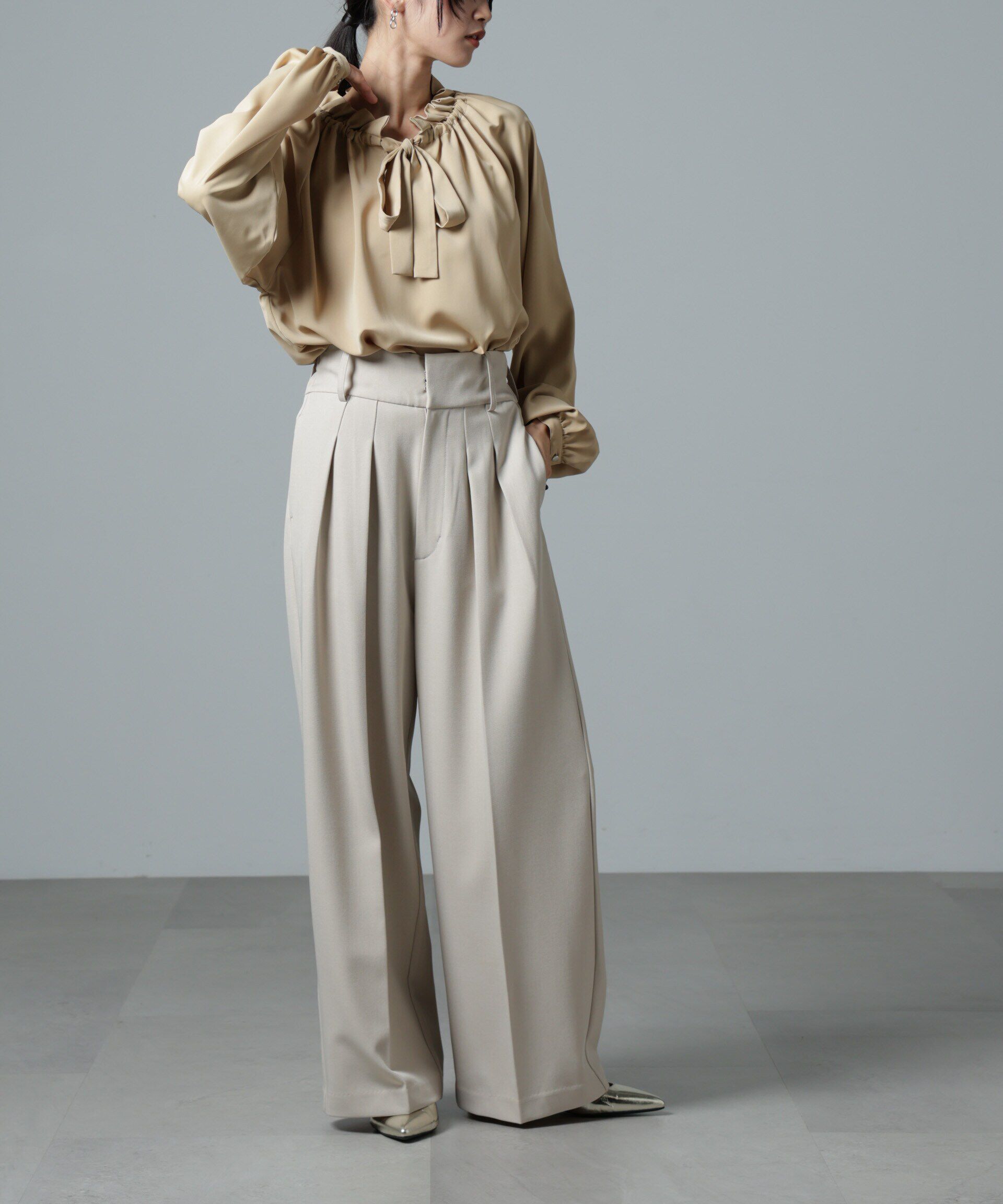 nano･universe「ハイウエスト2タックワイドパンツ」|チノ|