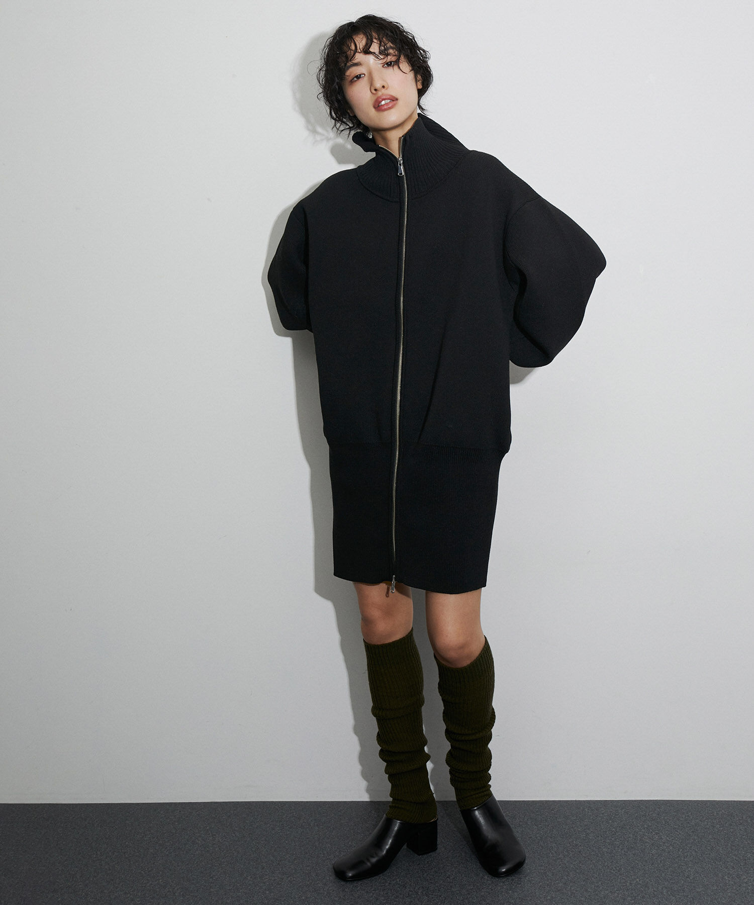 ADAM ET ROPE'「【サステナブル】〈same product〉ショートジャカードドライバーズニットワンピース」|ワンピース|