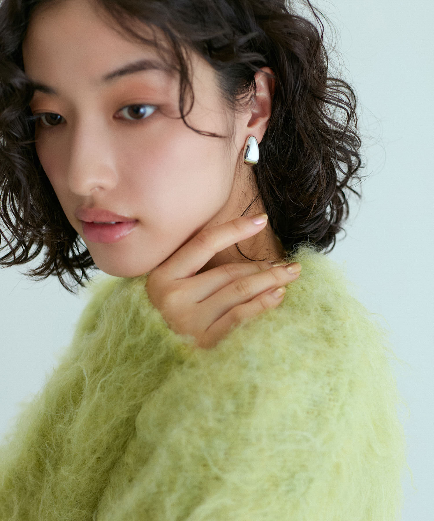 ADAM ET ROPE'「LES BIJOUX カーブドロップイヤリング」|イヤリング|