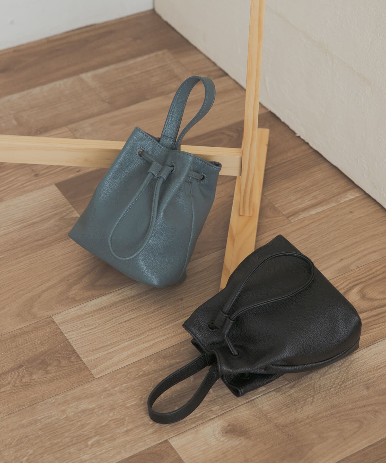 URBAN RESEARCH DOORS「2WAYシボ巾着ショルダーバッグ」|ショルダー・メッセンジャー|