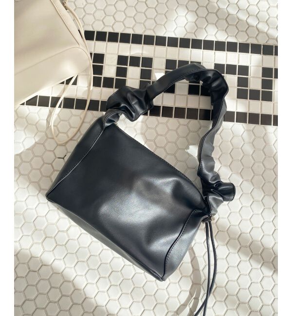 MAJESTICLEGON「ギャザーハンドルスクエアバッグ」|ショルダー・メッセンジャー|ブラック