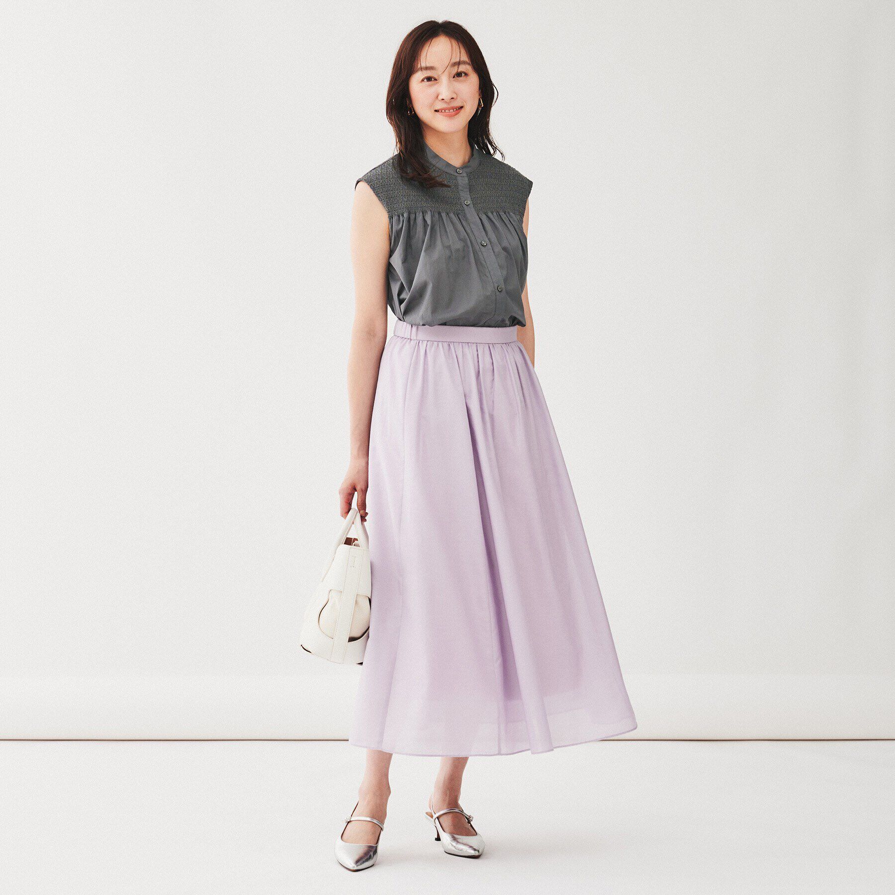 UNTITLED「【コットン100/ゆったりデザイン】シャーリングブラウス」|シャツ・ブラウス|