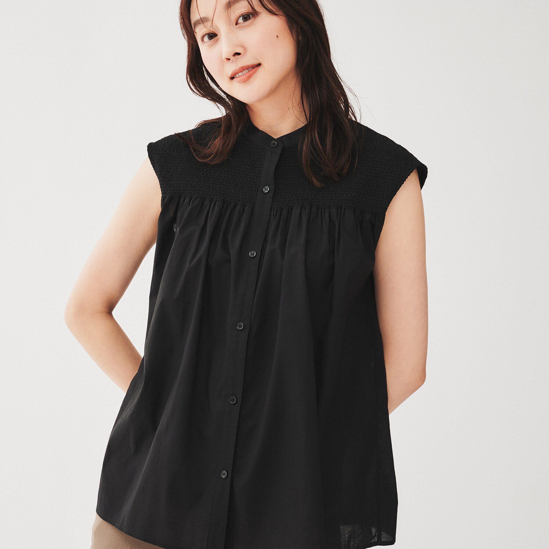 UNTITLED「【コットン100/ゆったりデザイン】シャーリングブラウス」|シャツ・ブラウス|