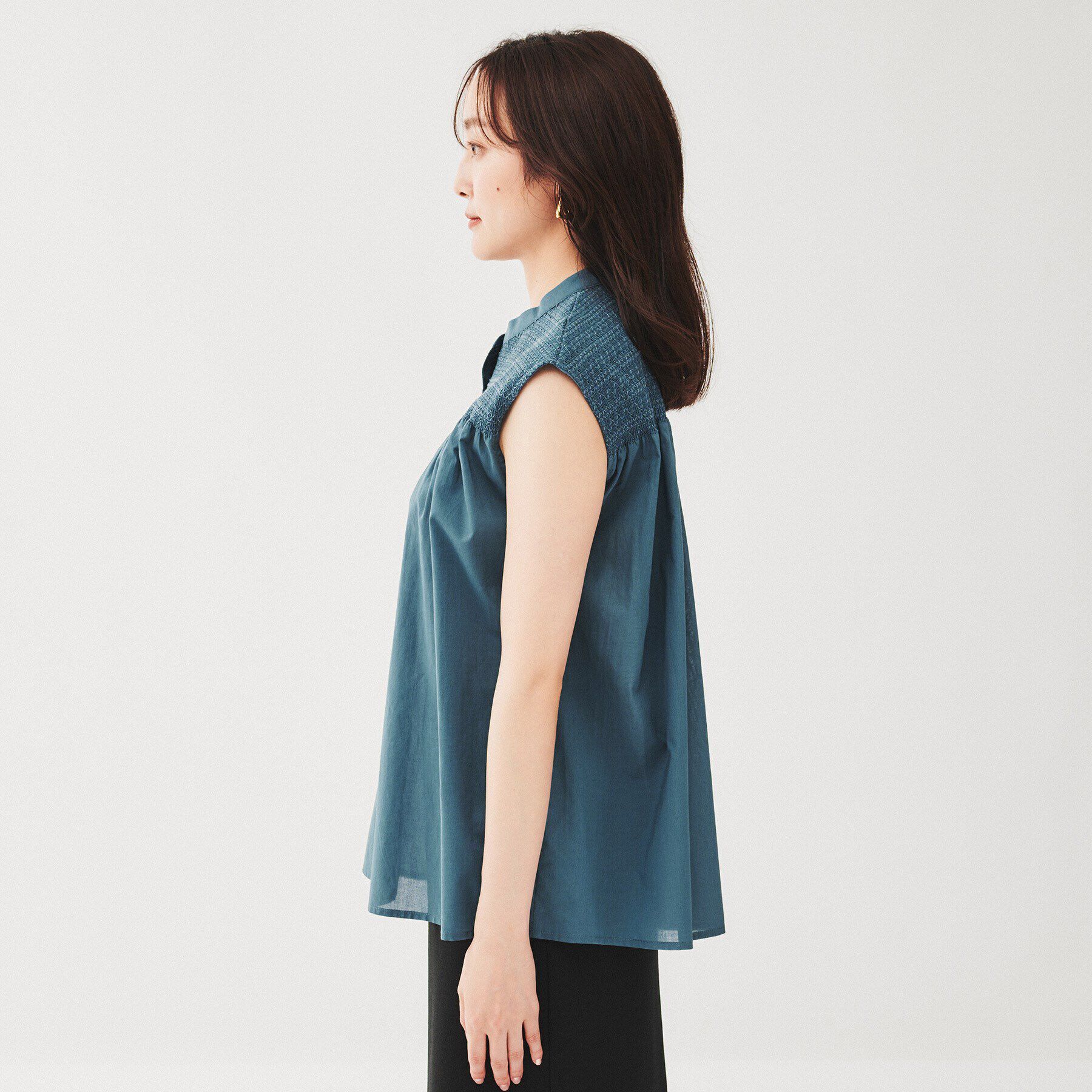 UNTITLED「【コットン100/ゆったりデザイン】シャーリングブラウス」|シャツ・ブラウス|