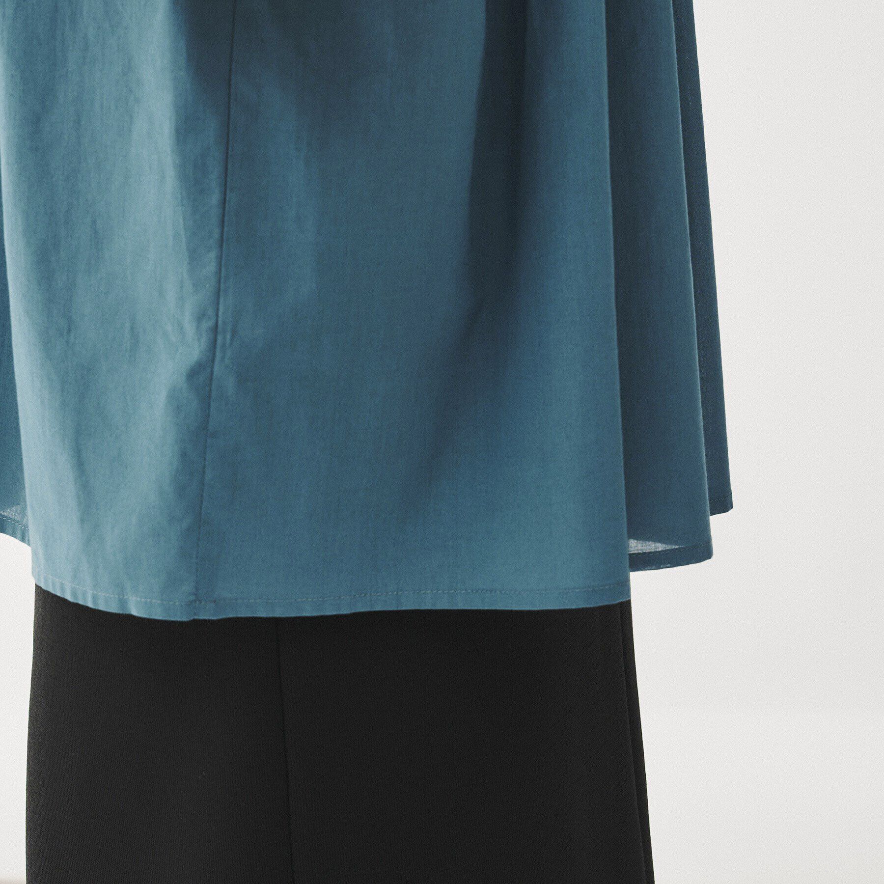 UNTITLED「【コットン100/ゆったりデザイン】シャーリングブラウス」|シャツ・ブラウス|