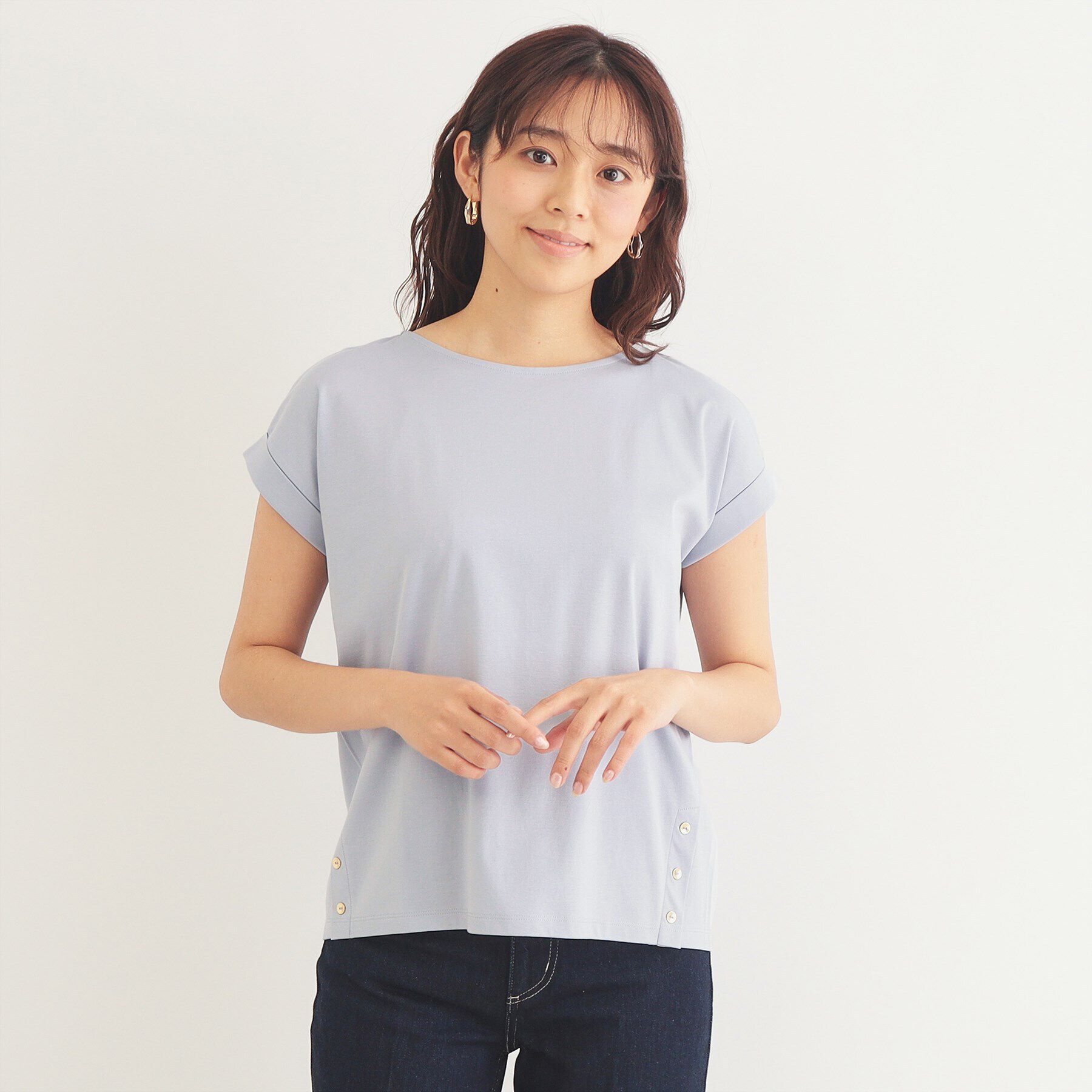 index「《5color》サイドボタン付き フレンチスリーブトップス【接触冷感/洗濯機洗い可】」|Tシャツ・カットソー|サックスブルー(09