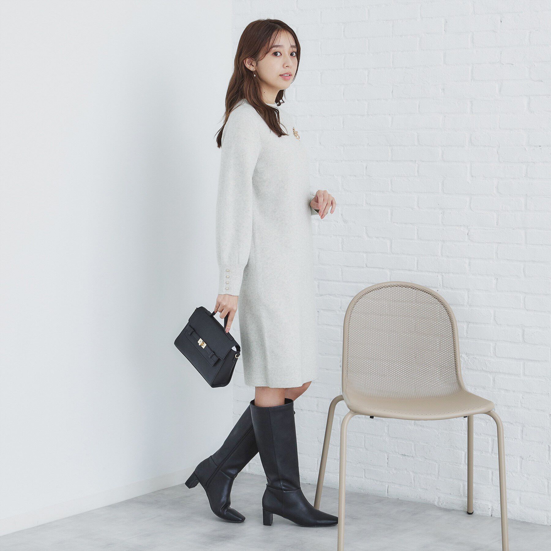 index「《5color》ブローチ付き 畦編みニットワンピース【洗濯機洗い可】」|ワンピース|