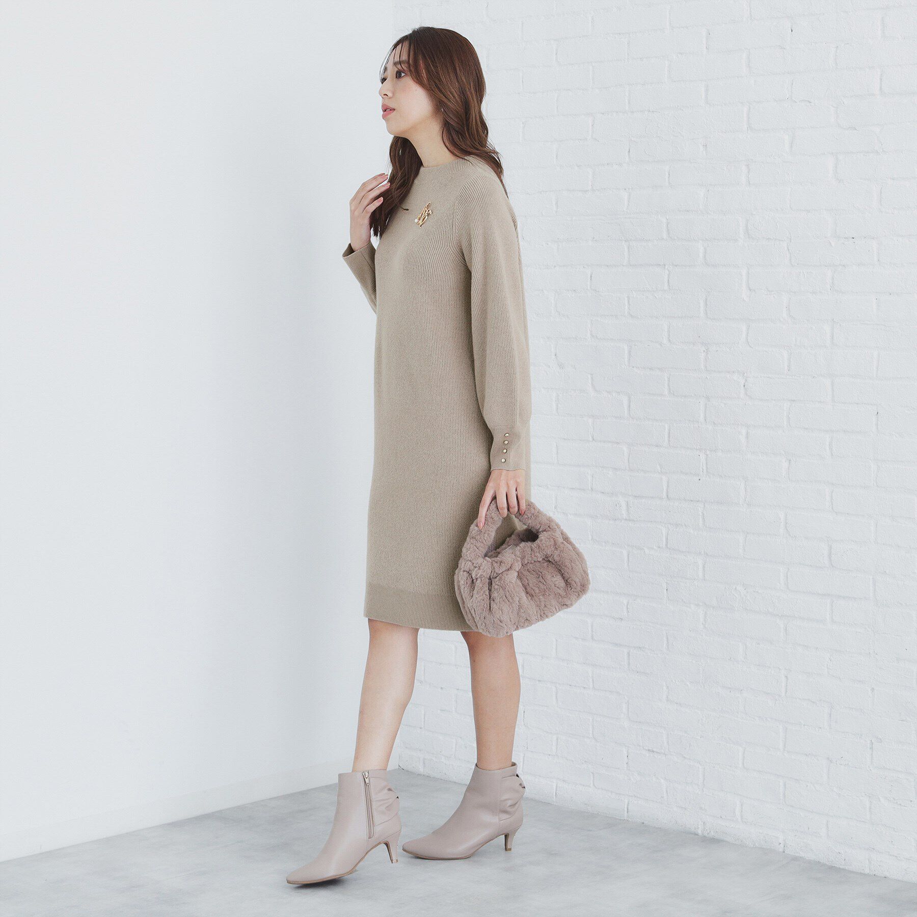 index「《5color》ブローチ付き 畦編みニットワンピース【洗濯機洗い可】」|ワンピース|