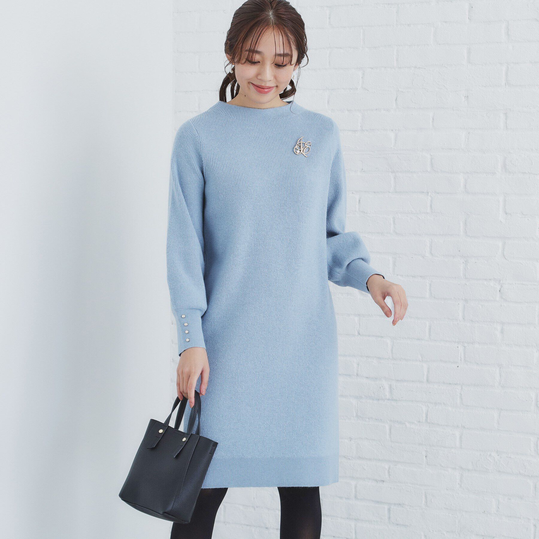 index「《5color》ブローチ付き 畦編みニットワンピース【洗濯機洗い可】」|ワンピース|サックスブルー(89
