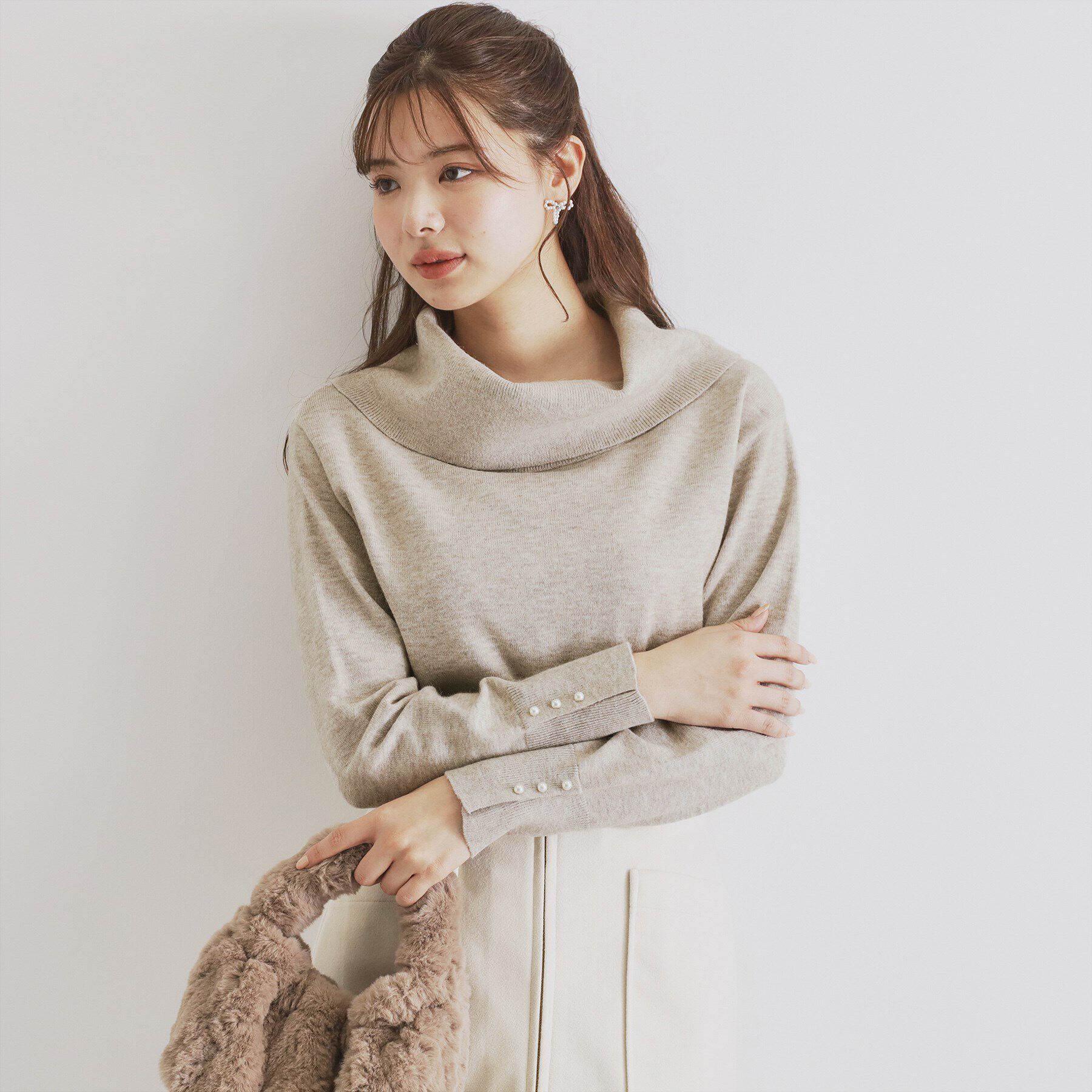 index「《8color/XS-LLsize》パール調ボタン付きオフタートルニット【洗濯機洗い可】」|ニット・セーター|ライトベージュ(85