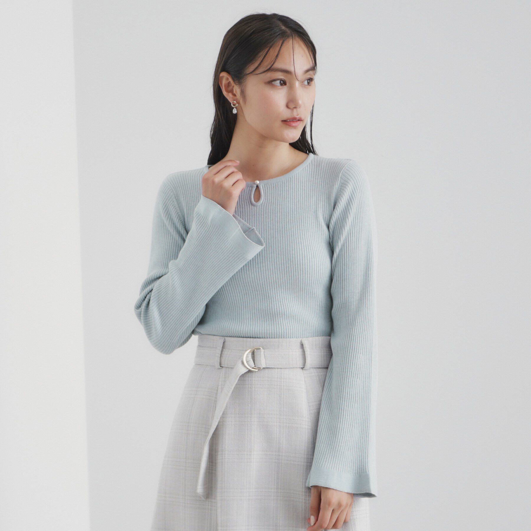 index「フロントパール袖フリルリブニット【洗濯機洗い可】」|ニット・セーター|サックスブルー(09