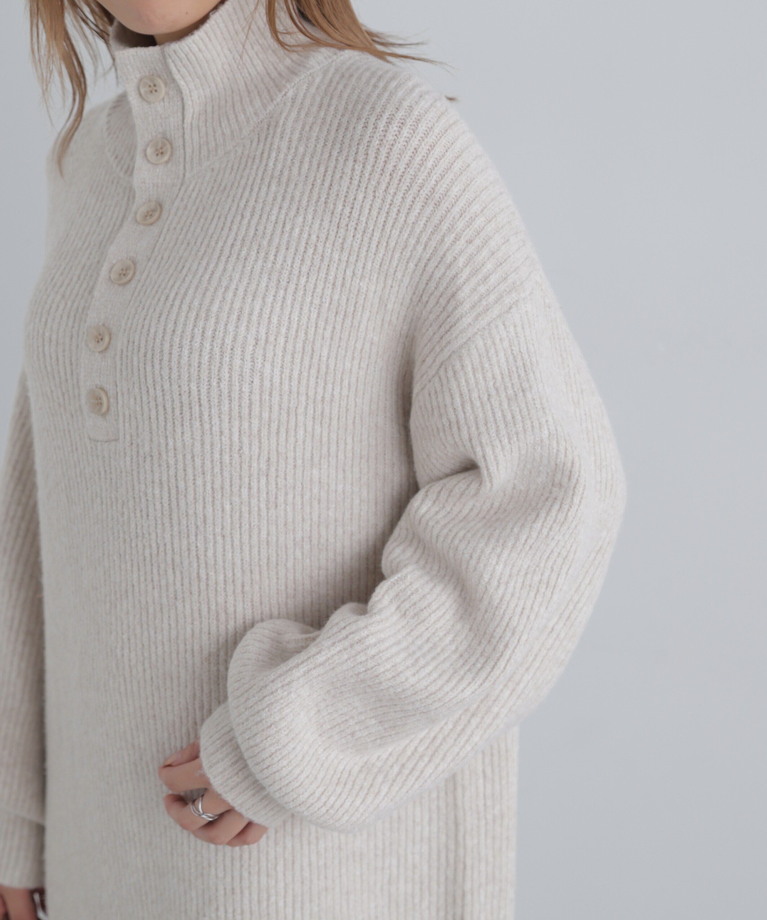  「スタンドヘンリーネックルーズニットワンピース」|ワンピース|