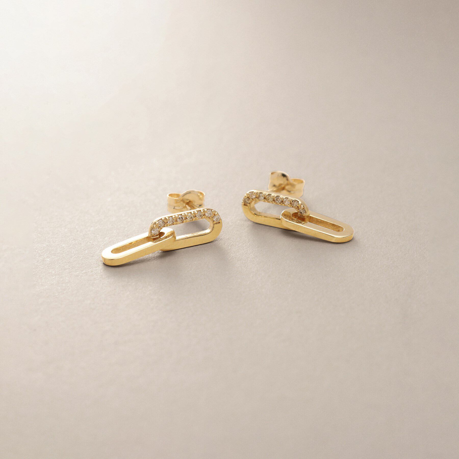 COCOSHNIK「K10ダイヤモンド ケーブルチェーンモチーフ2連 スタッドピアス」|ピアス|