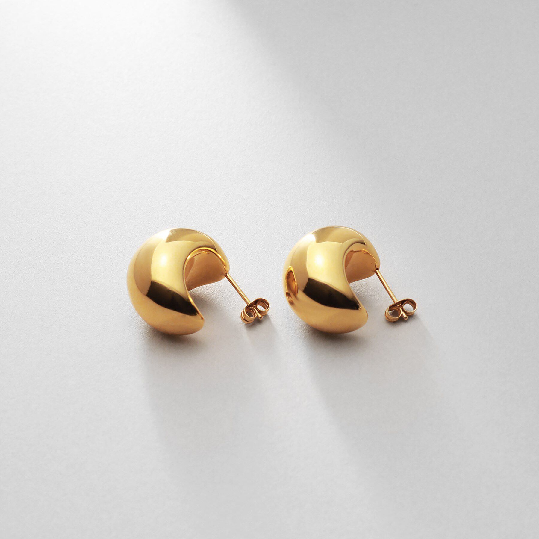 COCOSHNIK ONKITSCH「シルバー ホロウフープピアス ペアシェイプM GP」|ピアス|