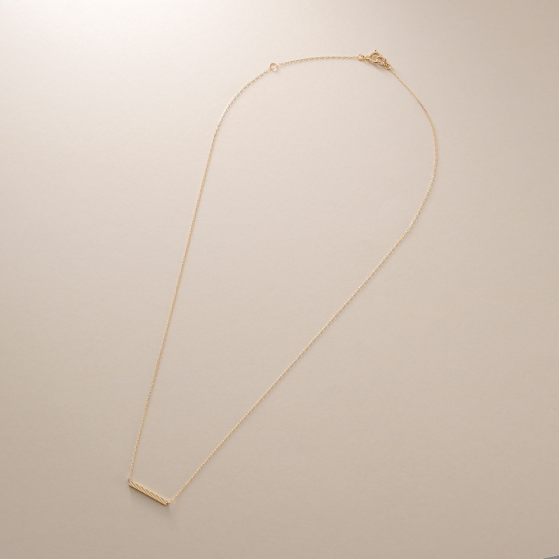 COCOSHNIK「K18カッティングバー ネックレス」|ネックレス|