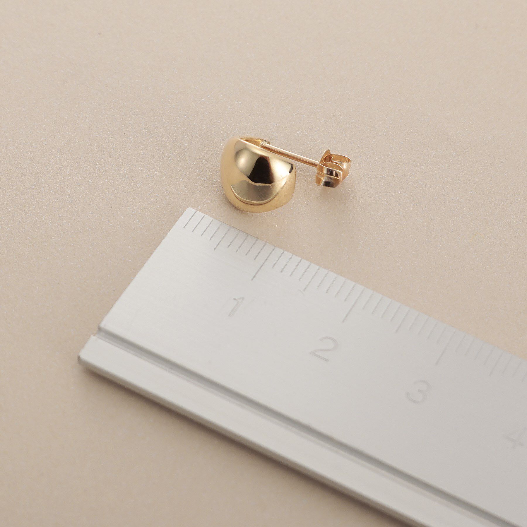 COCOSHNIK「K10ファンシェイプ スタッズピアス」|ピアス|