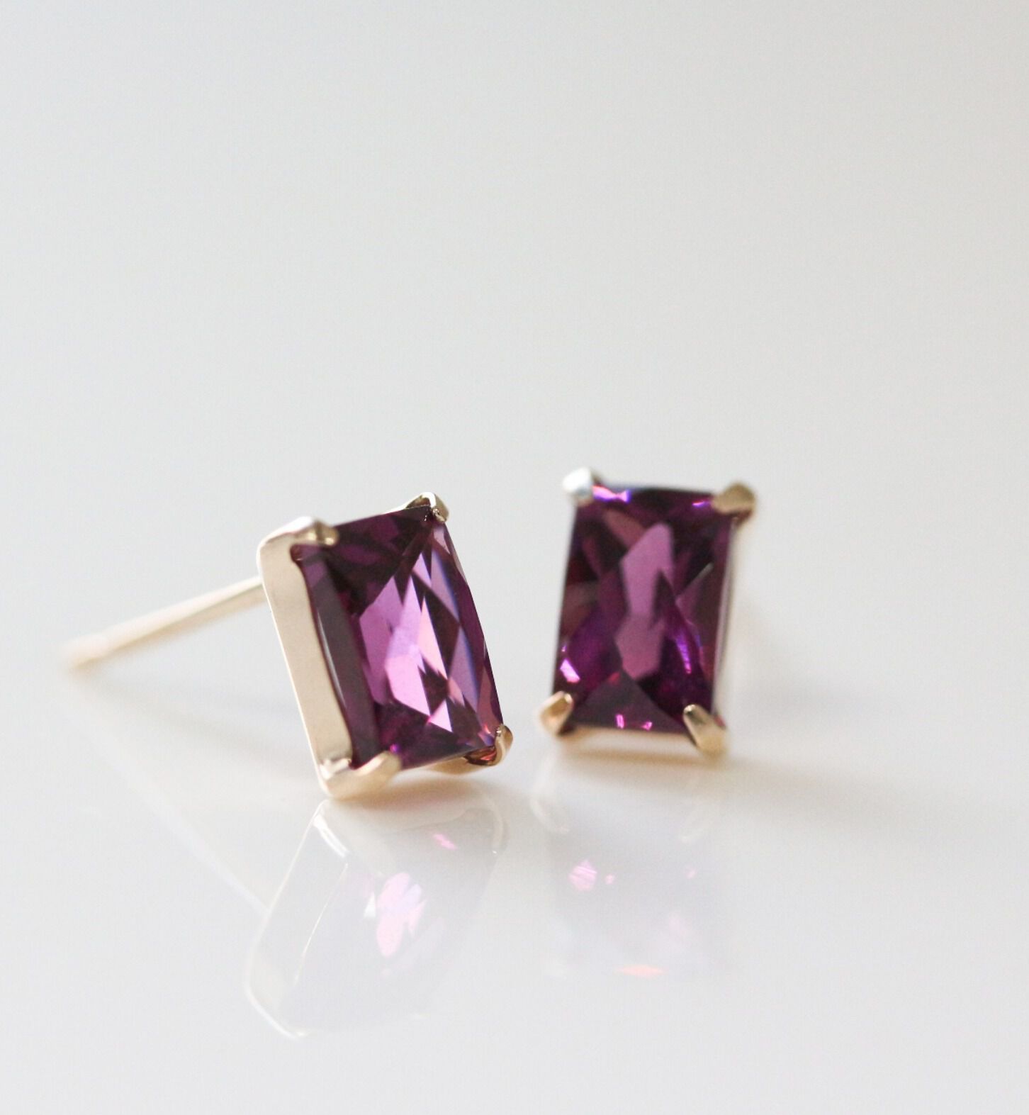  「ロードライトガーネット レクタングル ピアス | K10YG」|ピアス|