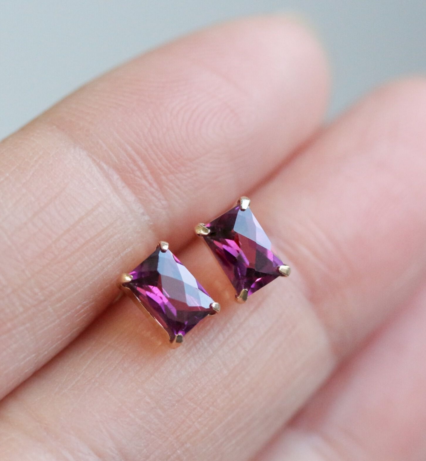  「ロードライトガーネット レクタングル ピアス | K10YG」|ピアス|