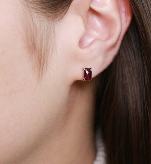  「ロードライトガーネット レクタングル ピアス | K10YG」|ピアス|