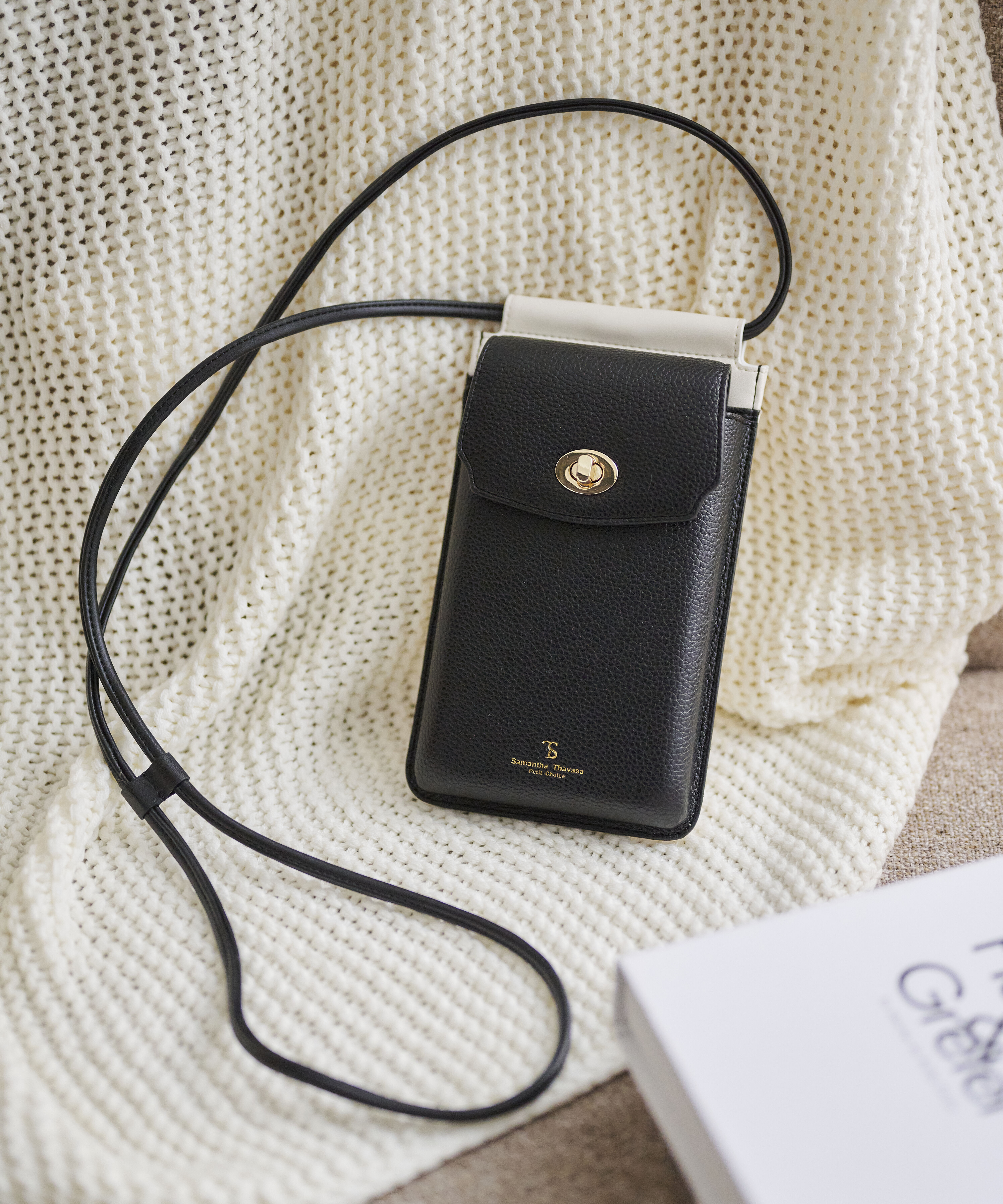 Samantha Thavasa Petit Choice「フラップバイカラースマホショルダー」|ショルダー・メッセンジャー|ブラック