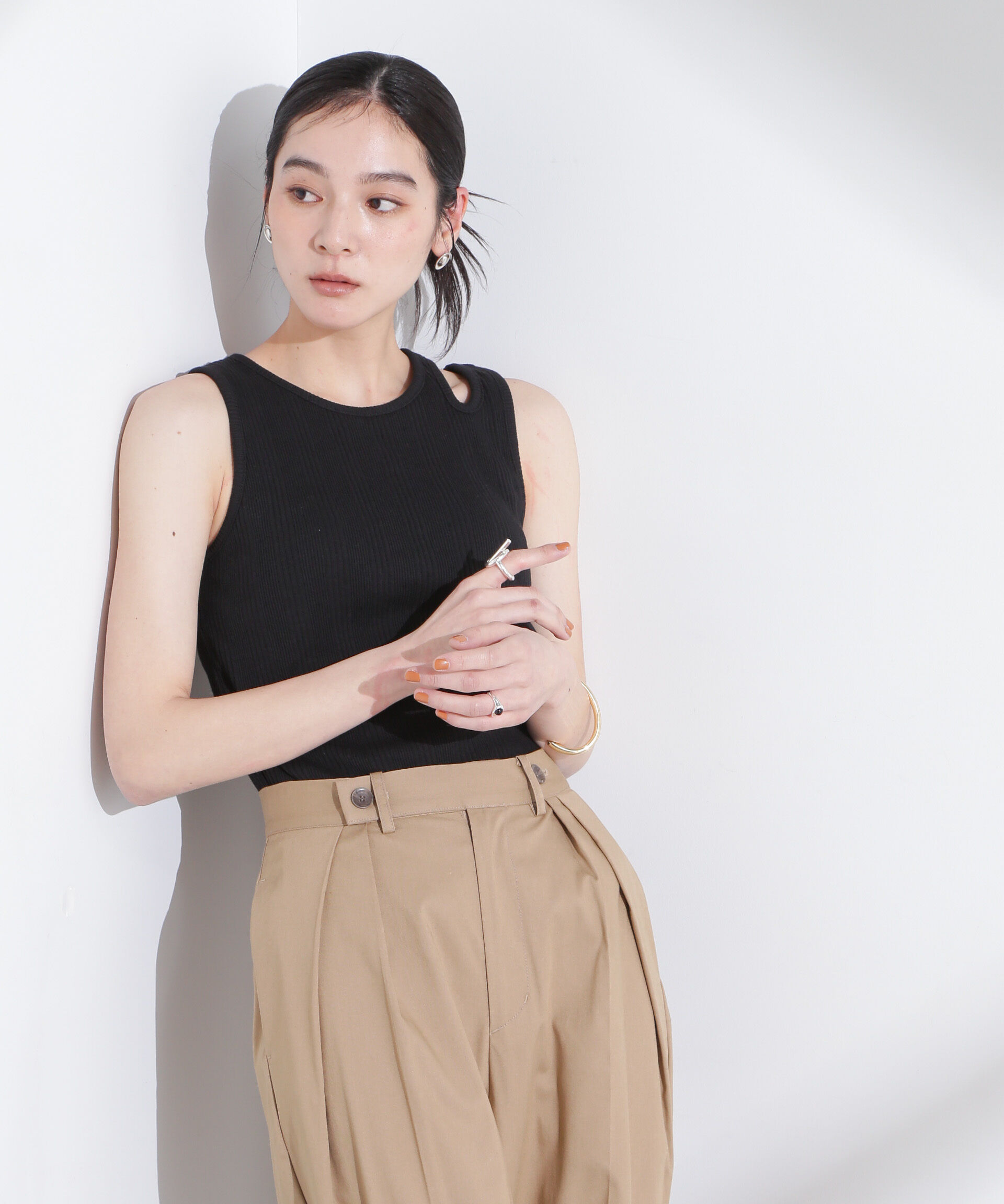 nano･universe「ランダムリブカップ付きスラッシュタンクトップ」|Tシャツ・カットソー|