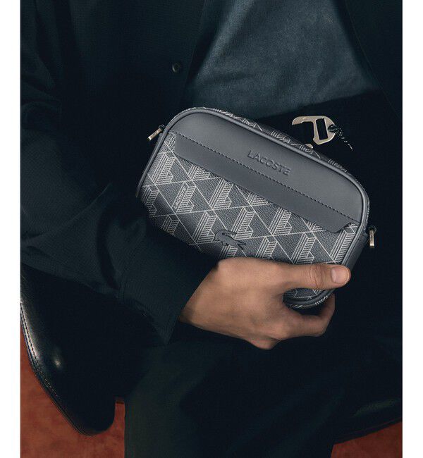 LACOSTE「ザ ブレンド モノグラムリポーターバッグ / ショルダーバッグ」|ショルダー・メッセンジャー|チャコールグレー