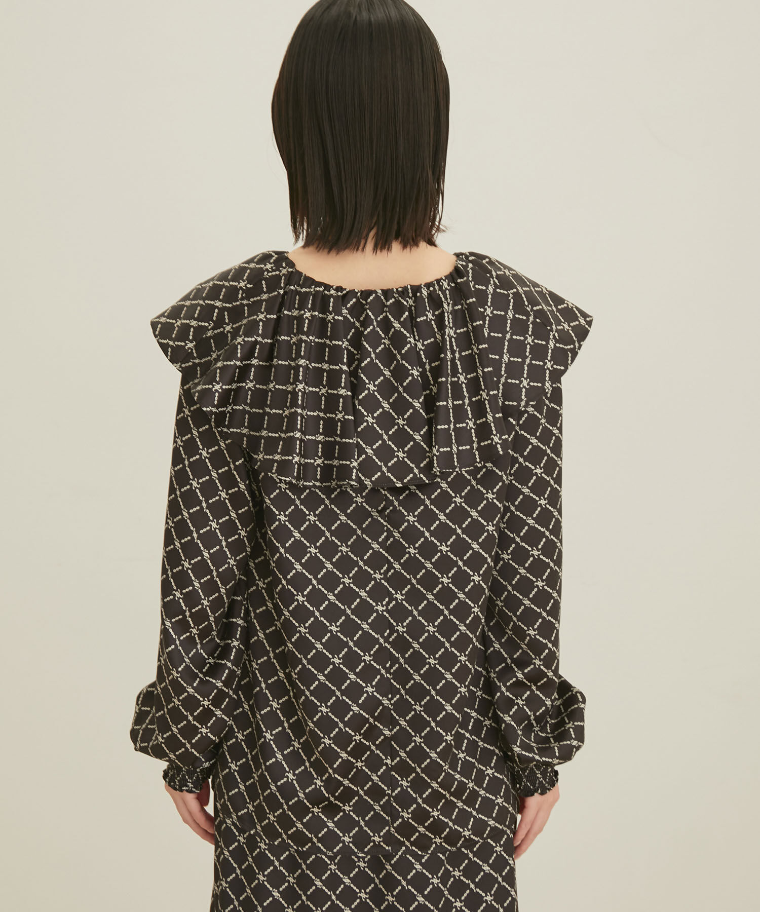 VIS「【セットアップ対応】【洗える】モノグラムフリルシャーリングブラウス」|シャツ・ブラウス|