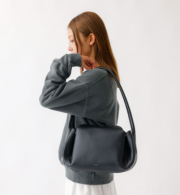 ABAHOUSE「【YArKA/ヤーカ】real leather one shoulder tuc」|ショルダー・メッセンジャー|ブラック