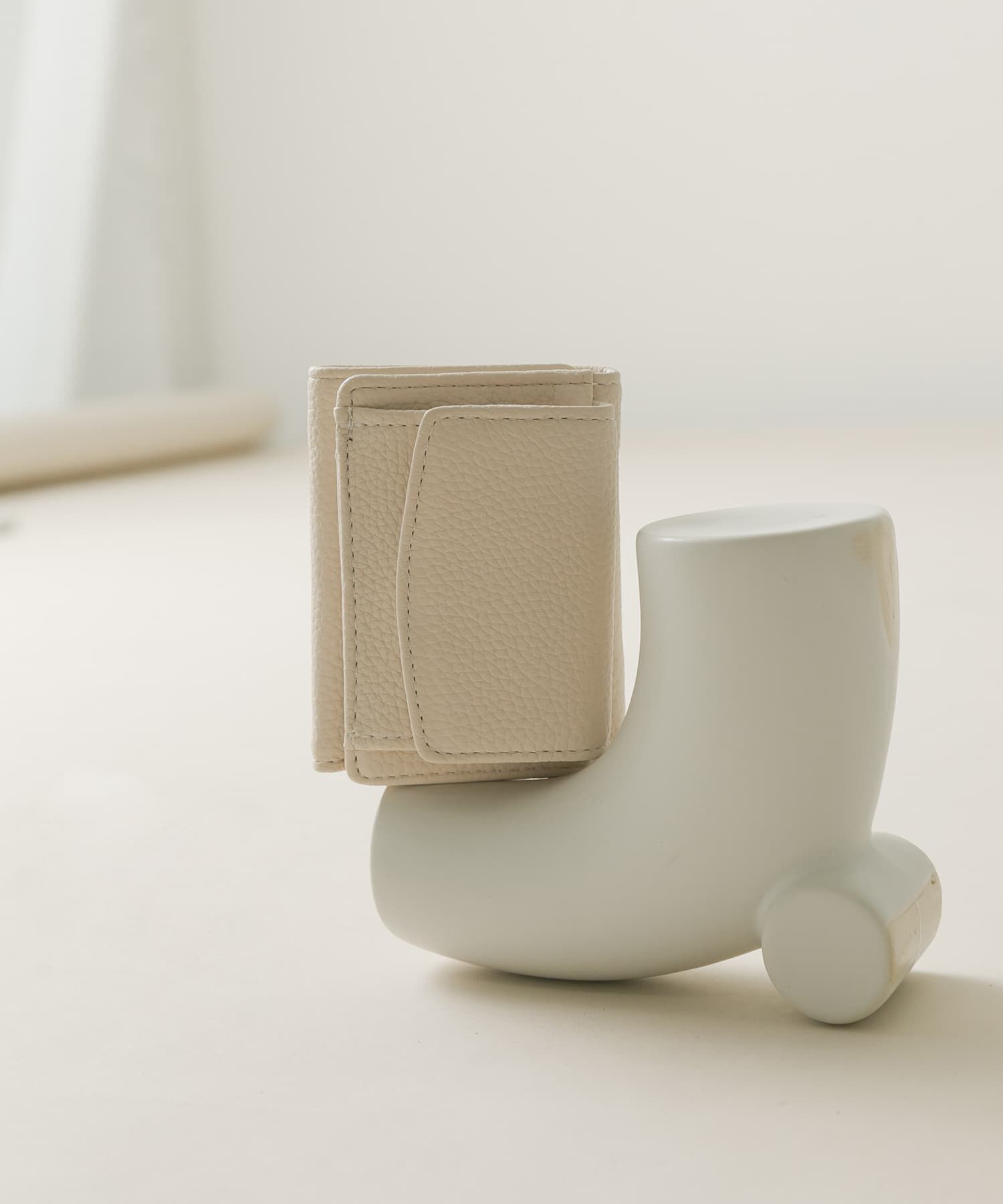 SMELLY「スクエアミニウォレット」|財布|アイボリー