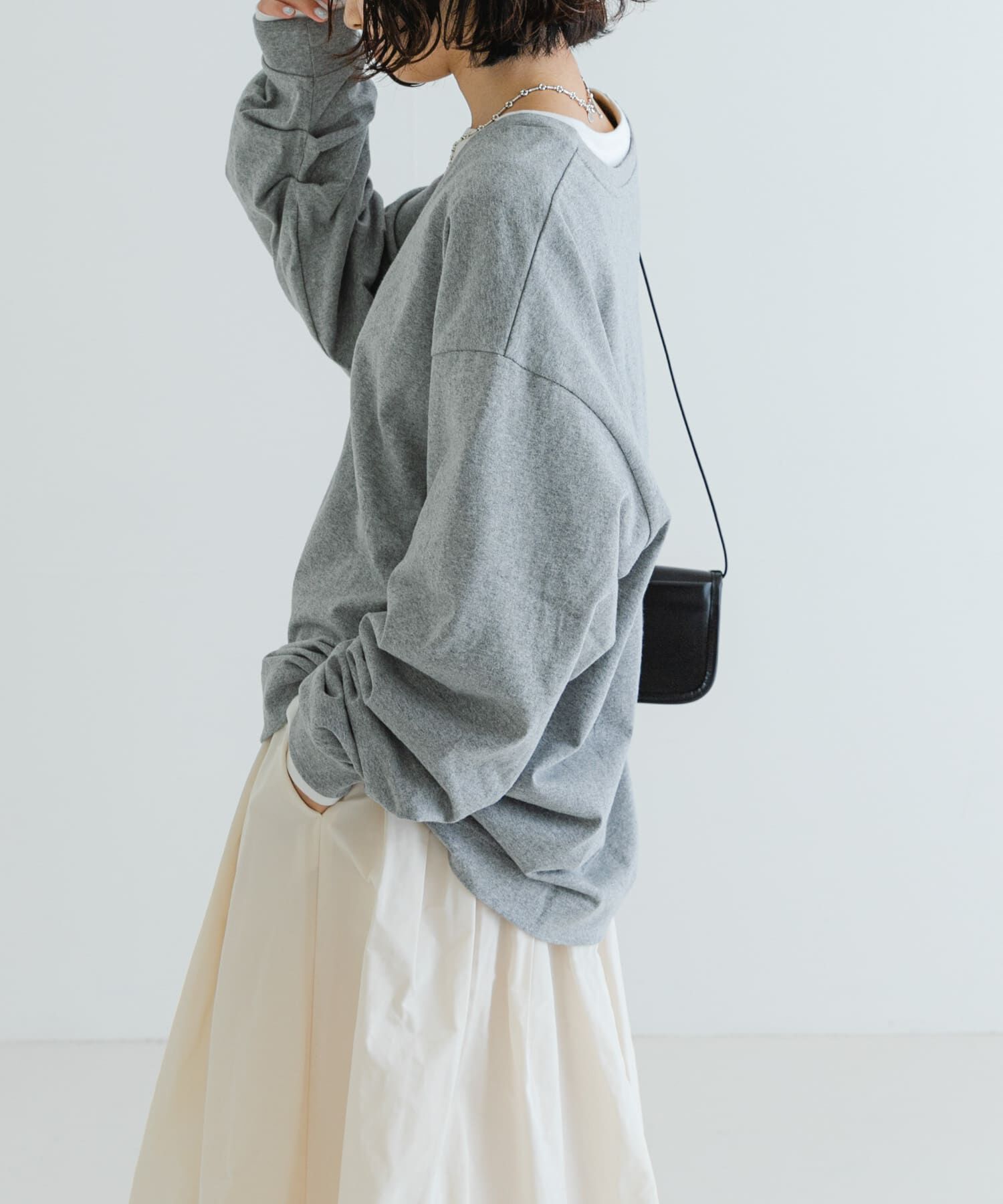 URBAN RESEARCH「『MADE IN JAPAN』深Vネックルーズカットソー」|Tシャツ・カットソー|