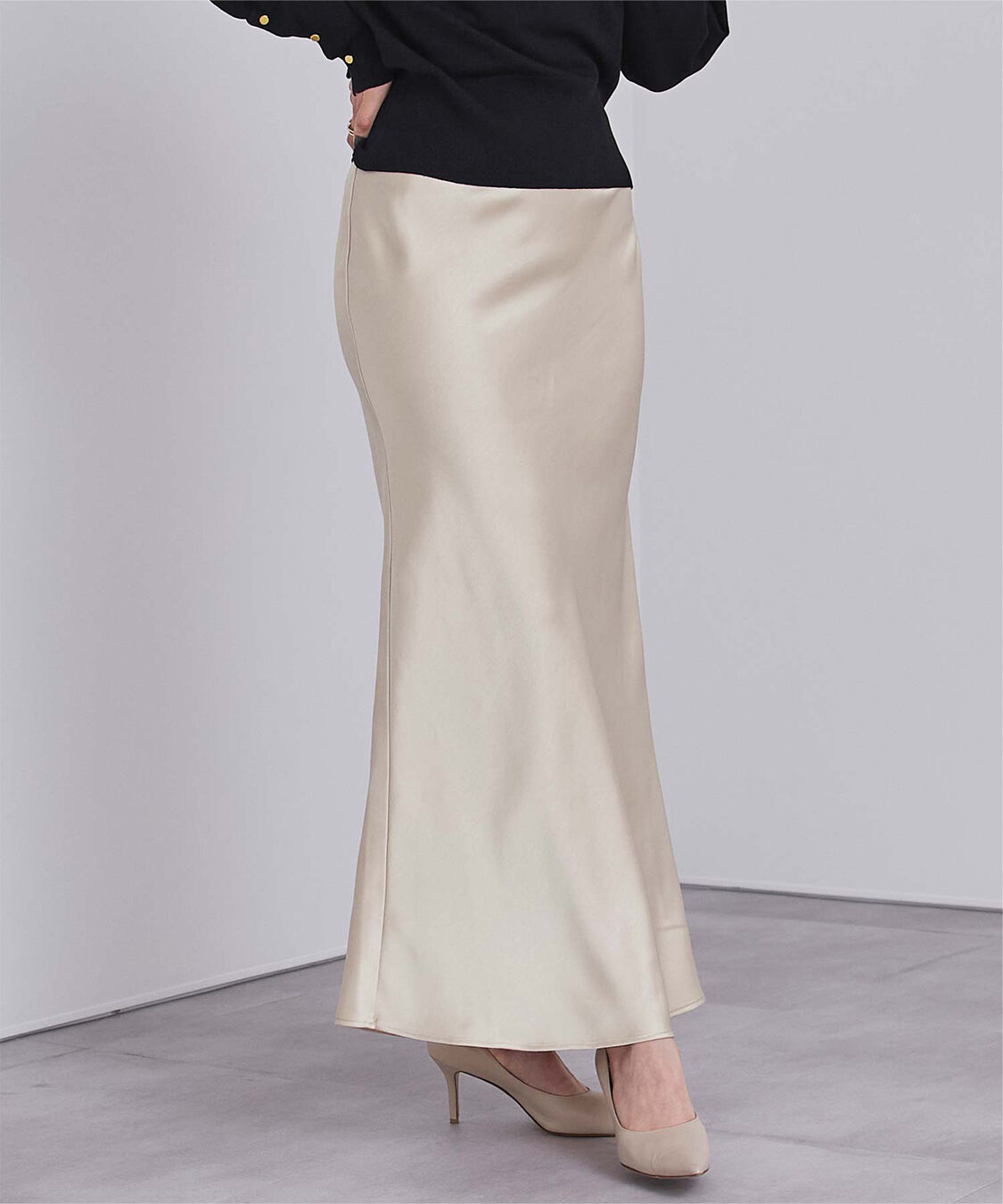 ur's「サテンマーメイドマキシスカート」|スカート|ベージュ