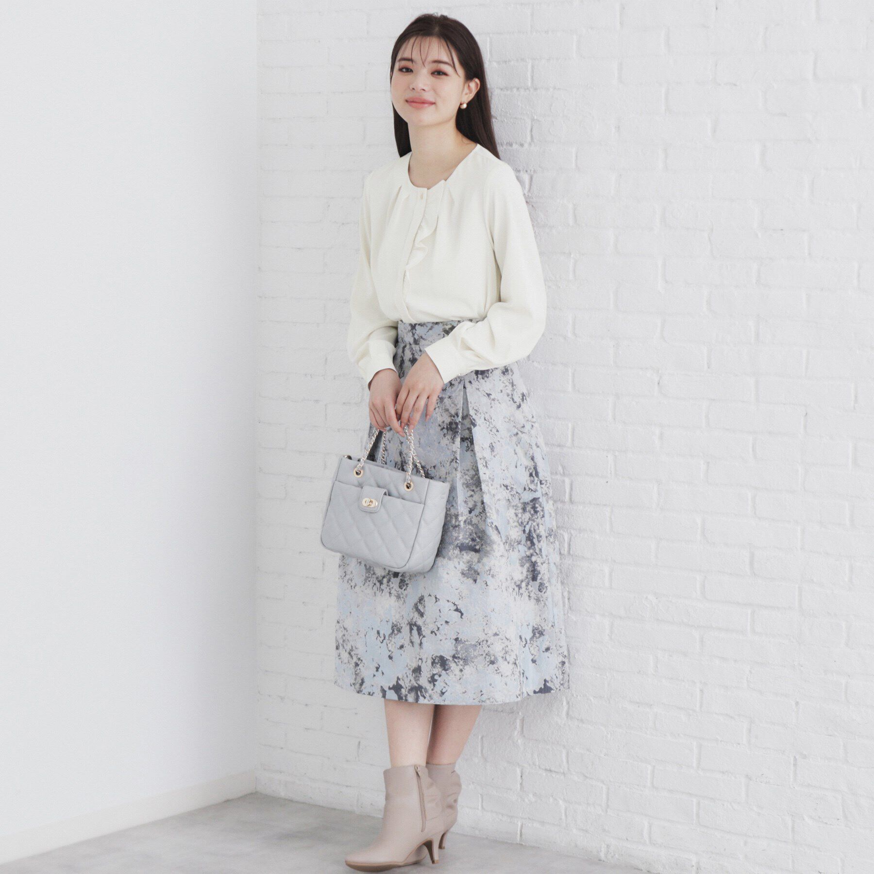 index「アシメフリルクルーネックブラウス【洗濯機洗い可/イージーアイロン/ストレッチ】」|シャツ・ブラウス|