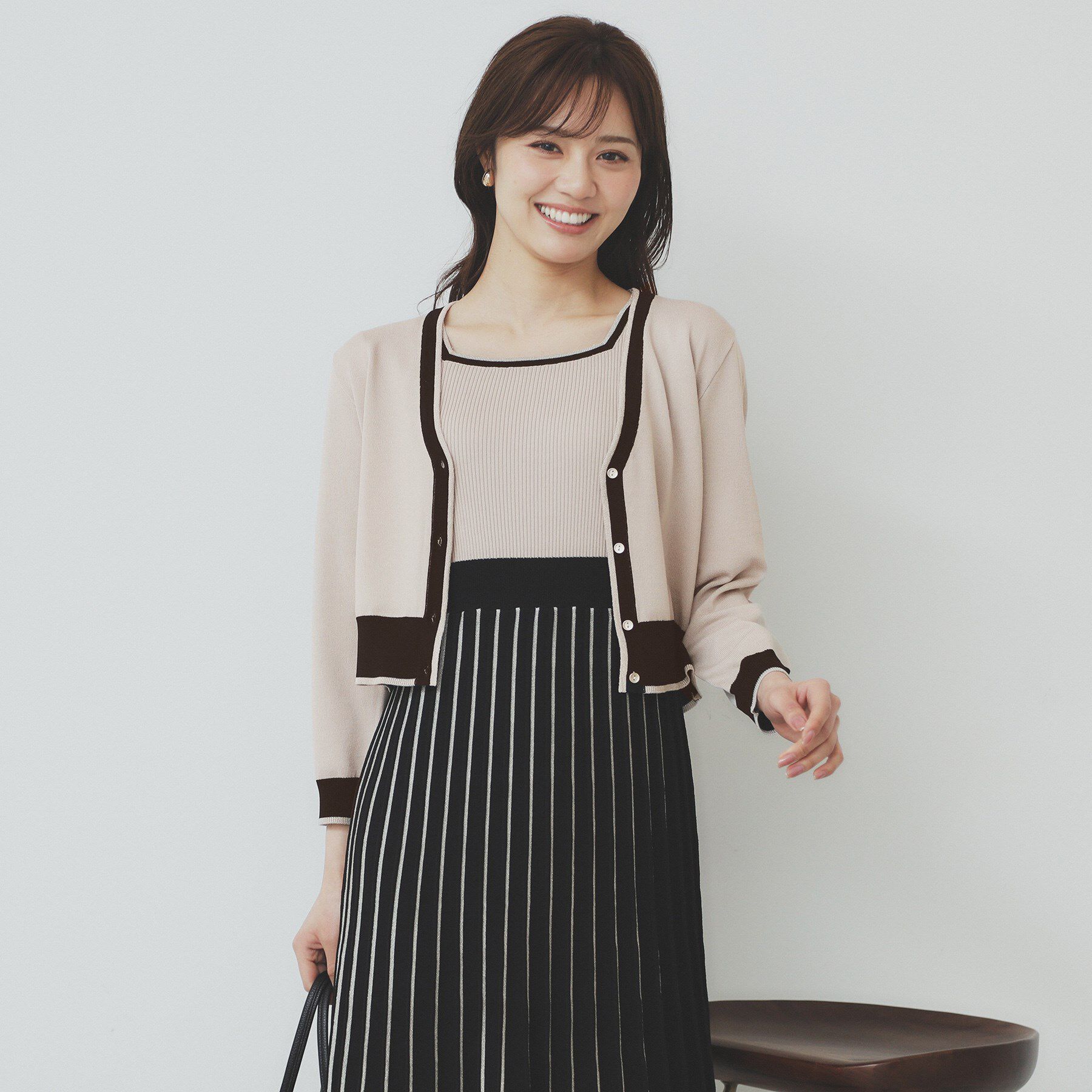 index「《ツインセット》カーディガン&times;バイカラーニットワンピース【洗濯機洗い可/抗ピル】」|スーツ|グレージュ(550)