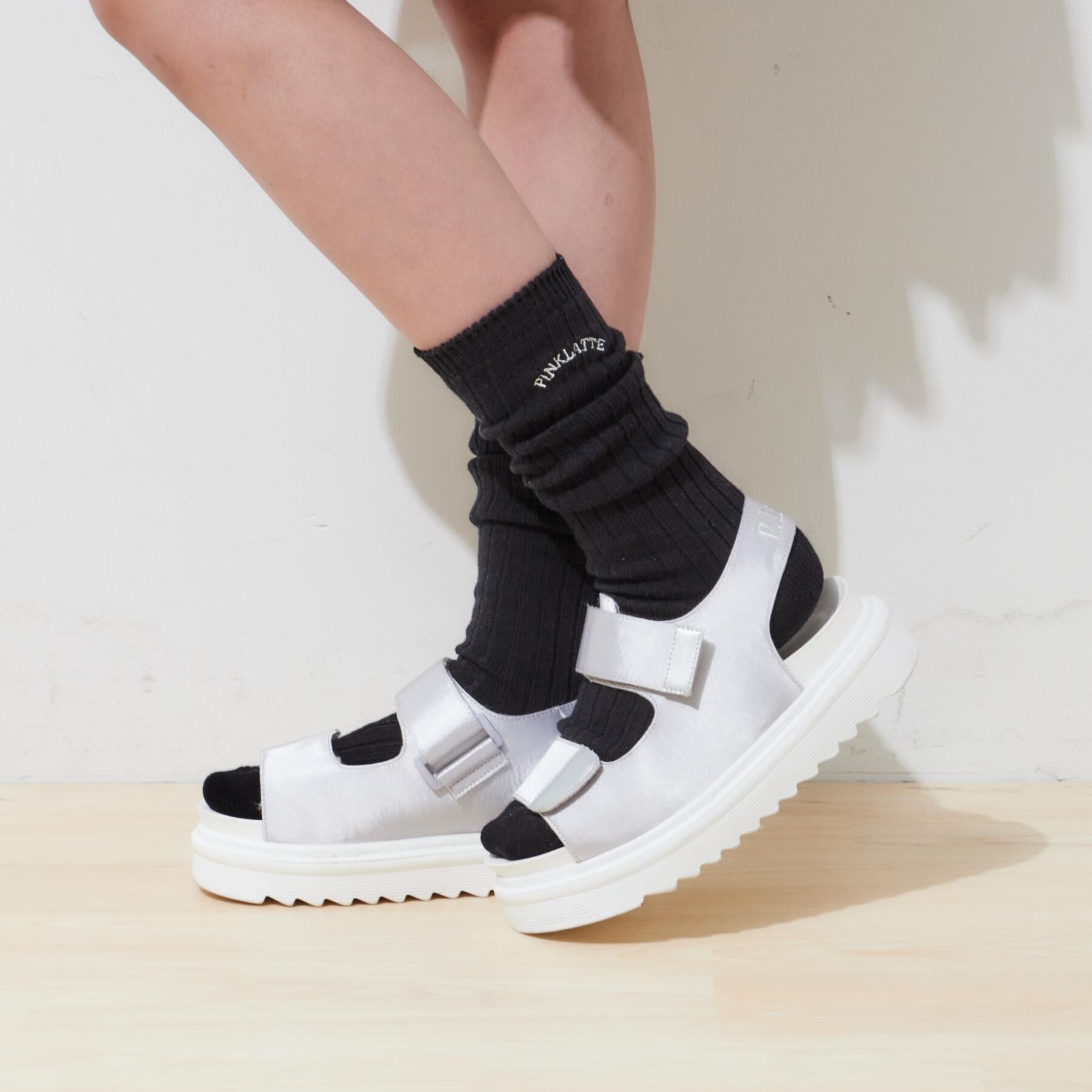 PINK-latte「【30cm丈】カレッジロゴルーズソックス」|ソックス|ブラック(019)