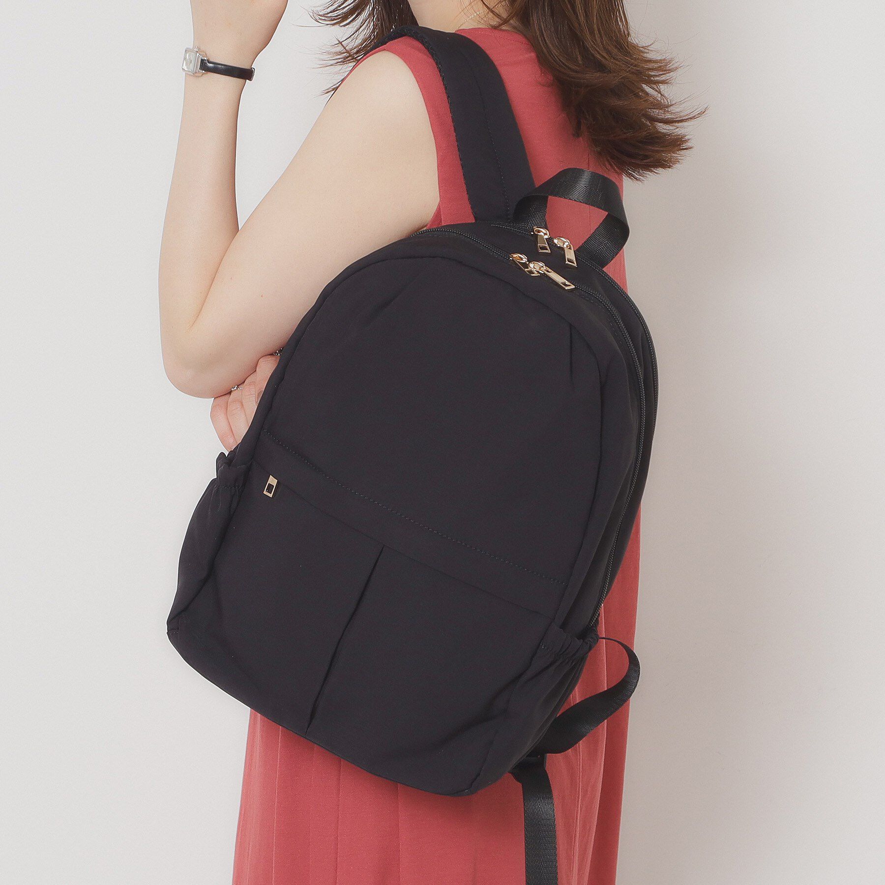 ITS&rsquo;DEMO「【A4対応／9ポケット】ふんわり軽量リュック」|リュック|ブラック(019)