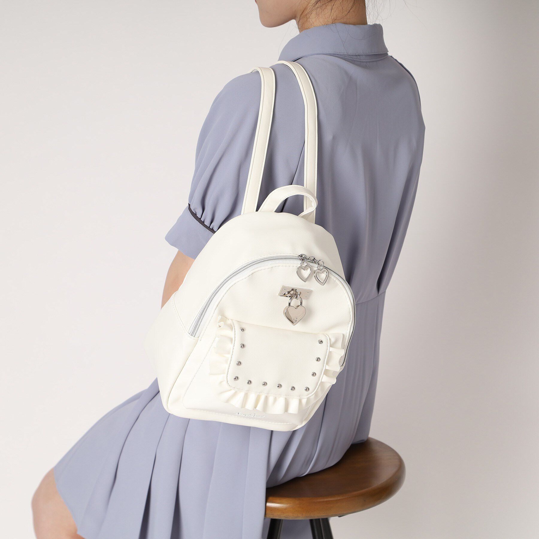 Ober Tashe「量産地雷 スタッズ南京錠付きフリルハートミニリュック」|リュック|