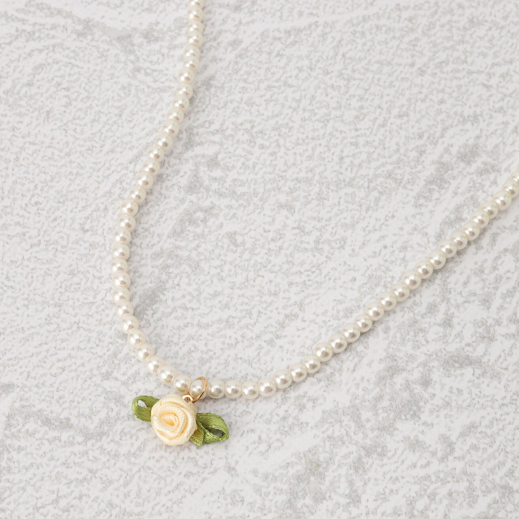 Grandedge「ガーリー系 フェミニン系 バラ ネックレス パール調 チョーカー」|ネックレス|ｱｲﾎﾞﾘｰ(004)