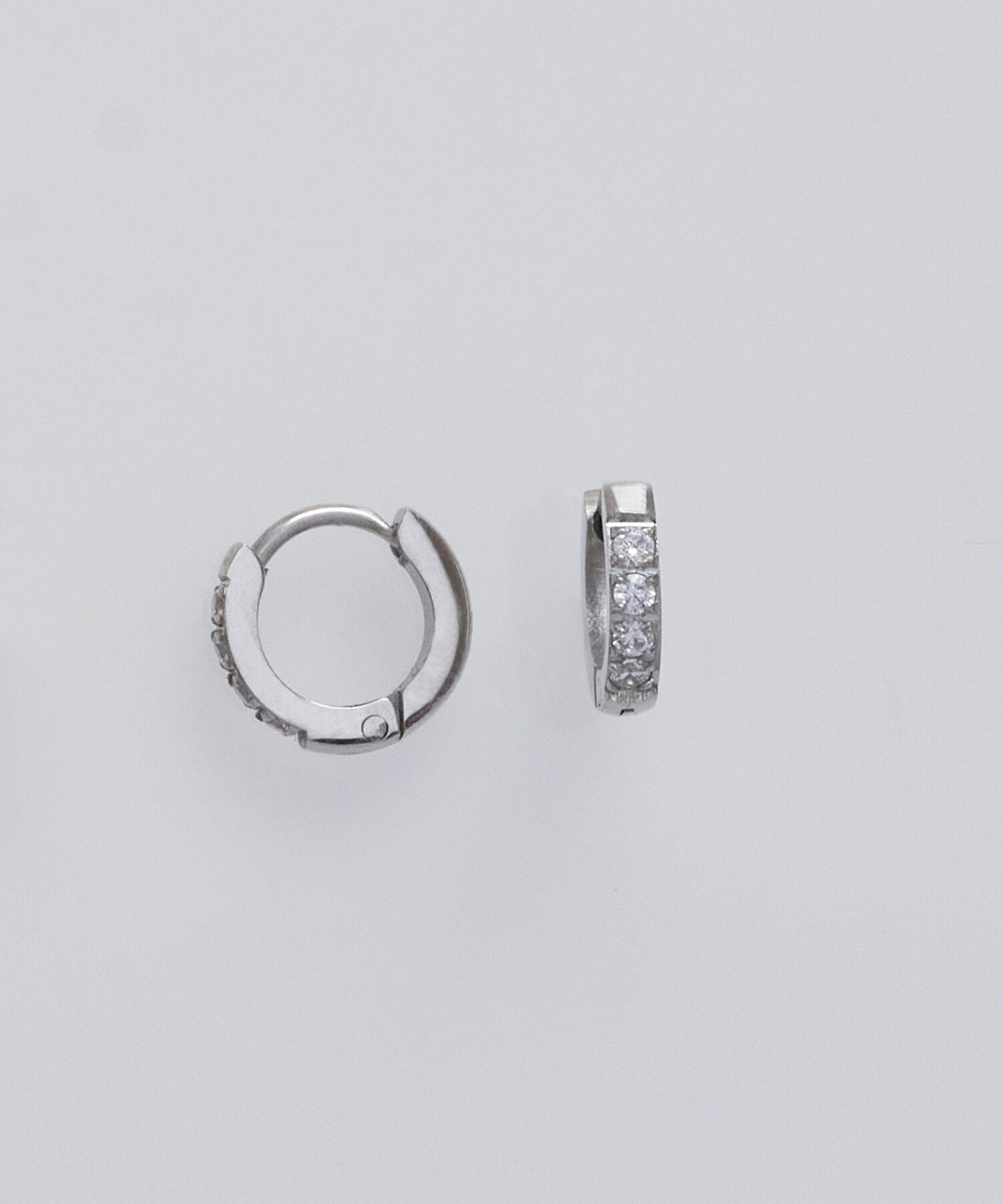 Phoebe「【金属アレルギー対応】ワンタッチビジューフープミニピアス　シルバー/サージカルステンレス」|ピアス|