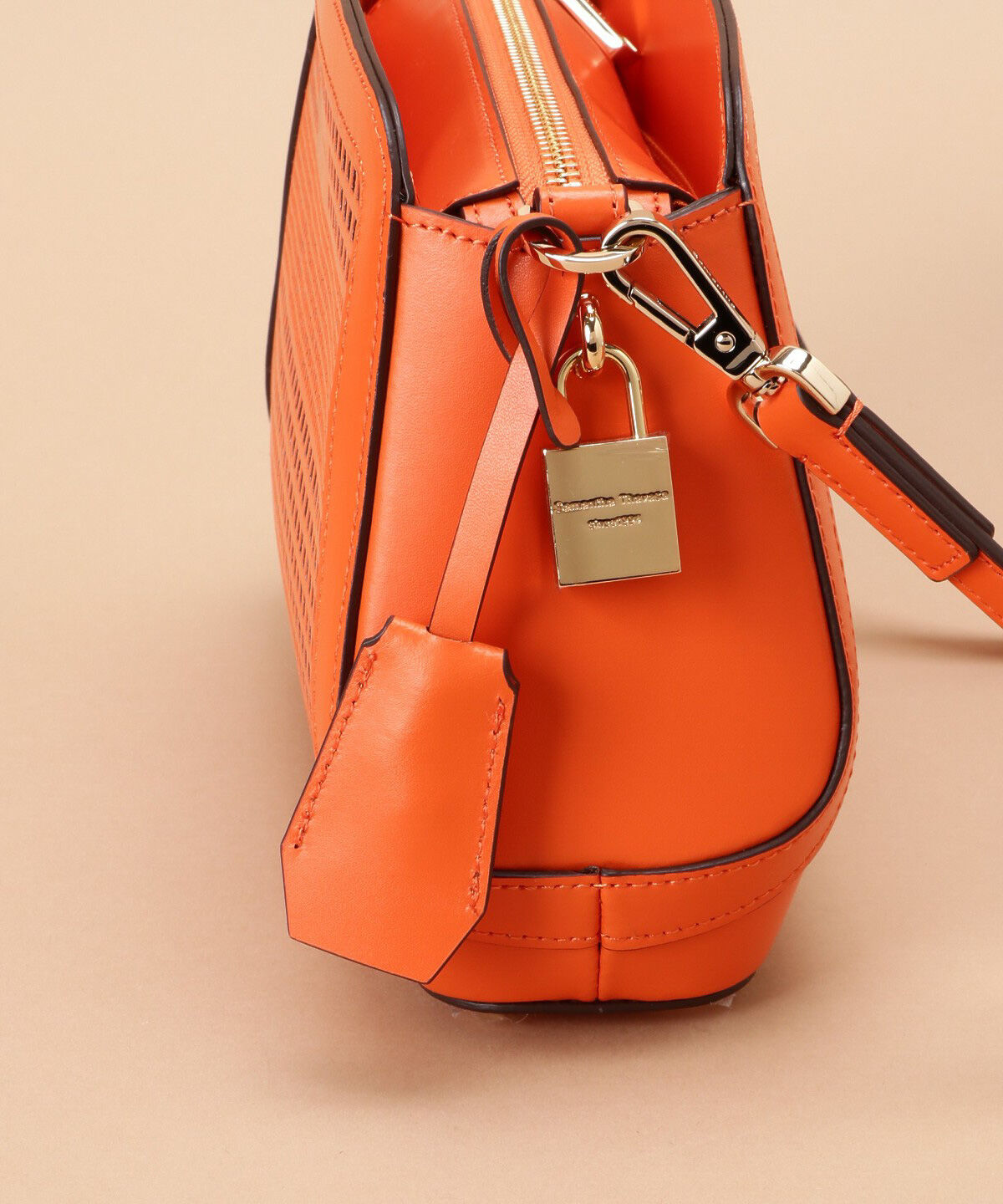 Samantha Thavasa「パンチングトラペズミニヨン ショルダーバッグ」|ショルダー・メッセンジャー|