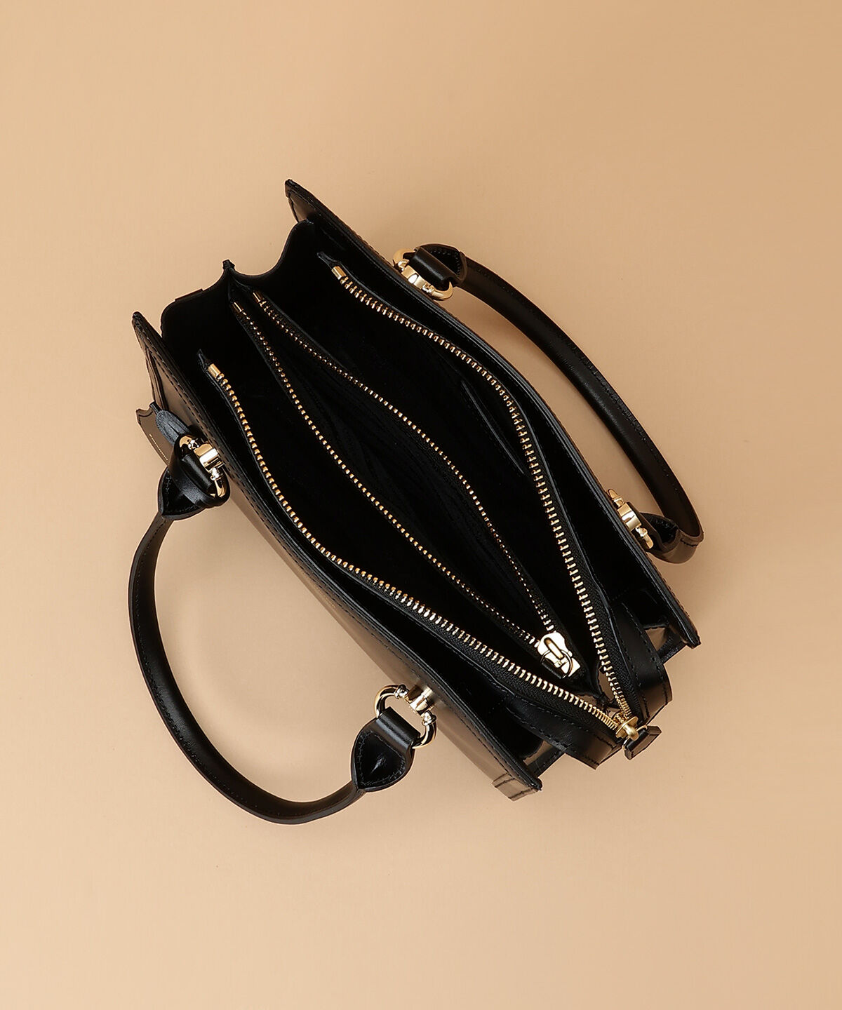 Samantha Thavasa「サークル金具デザイン レザースクエアバッグ 大サイズ」|ハンドバッグ|