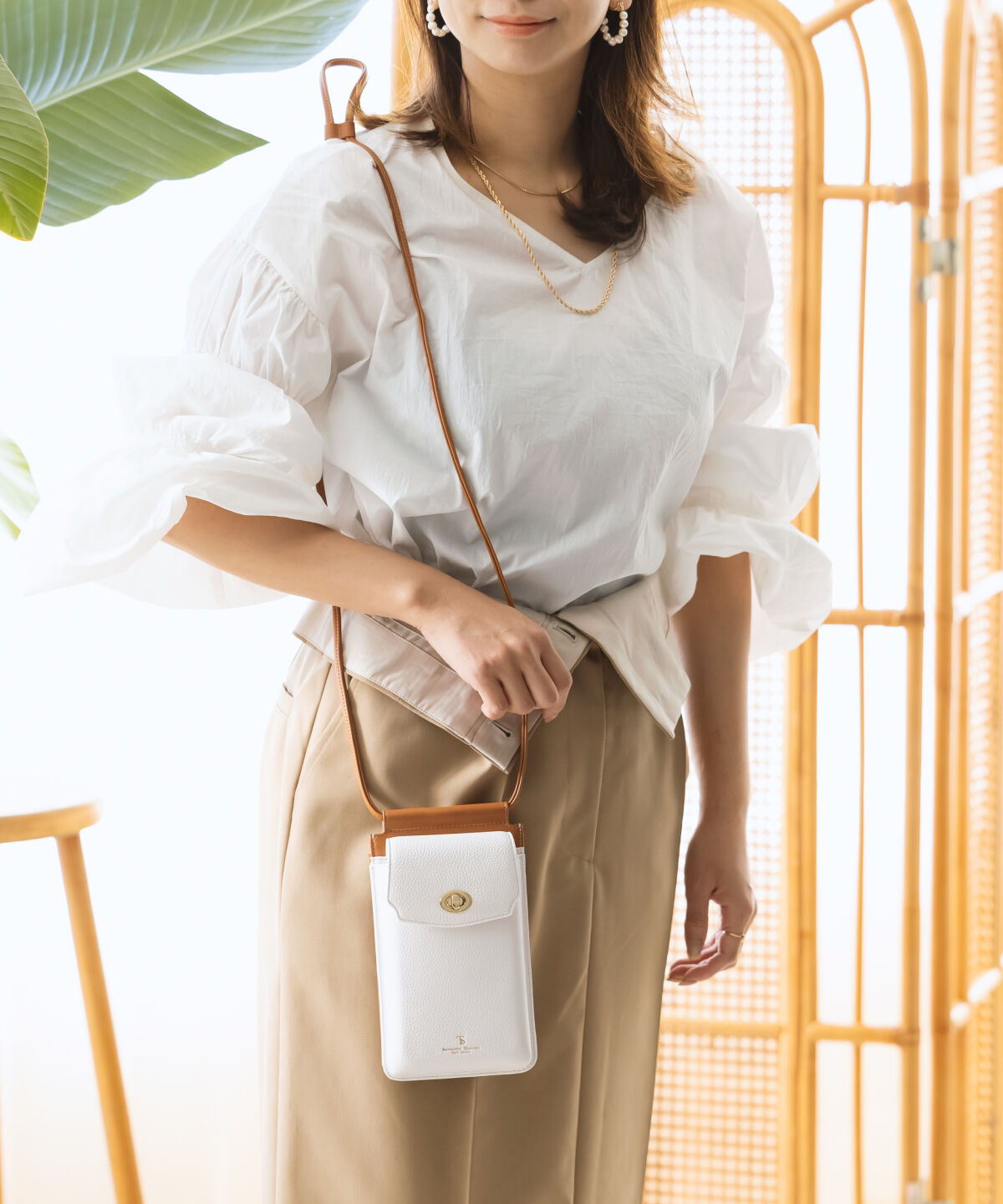 Samantha Thavasa Petit Choice「フラップバイカラースマホショルダー」|ショルダー・メッセンジャー|ホワイト